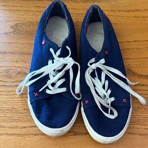 Navy Blue Women’s Ugg Shoes with White Laces - I heart UGG line